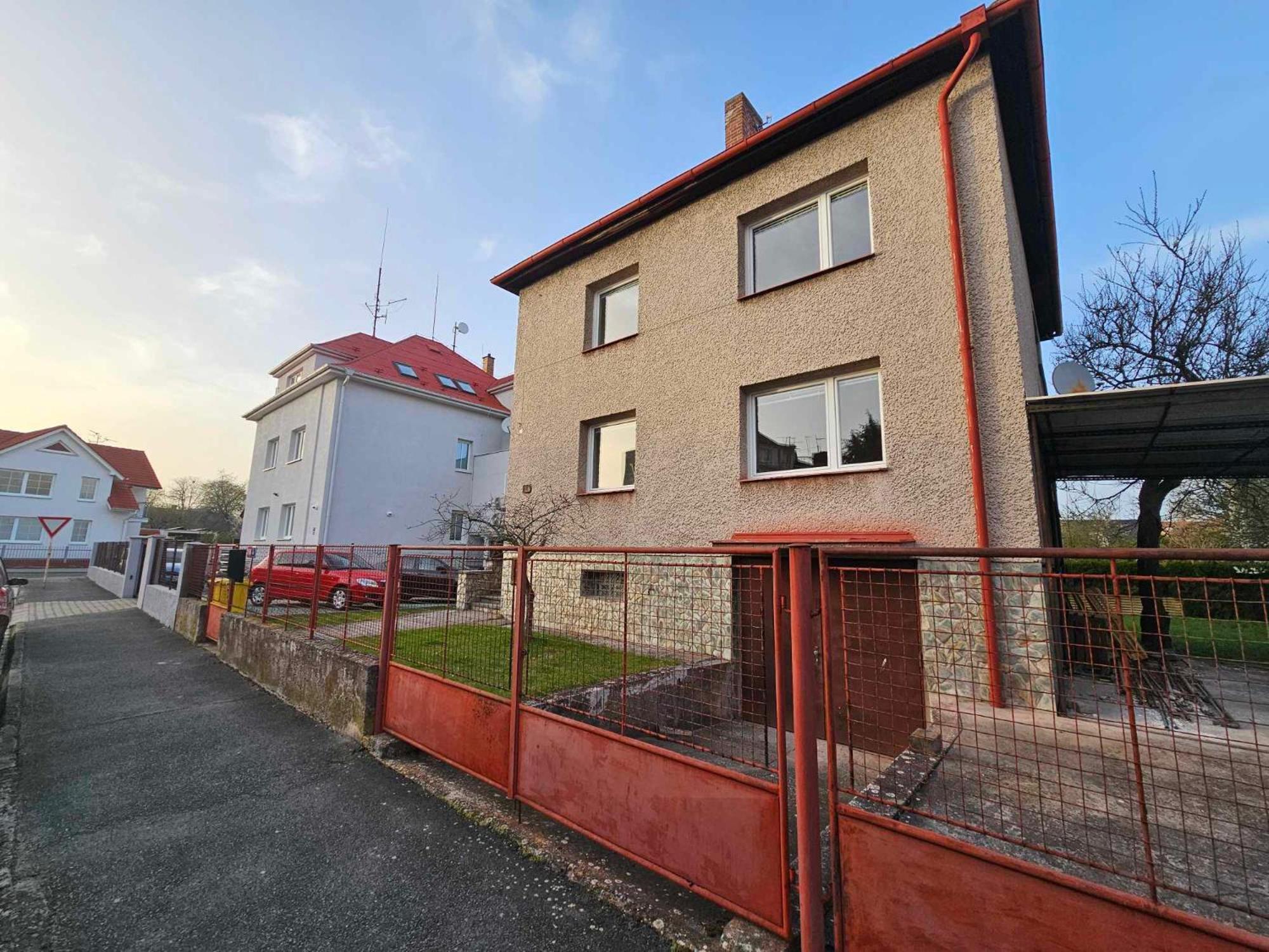 Slunny Byt V Klidne Casti Hradce Kralove - Zahrada, Parkovani Zdarma Hradec Kralove Exterior photo