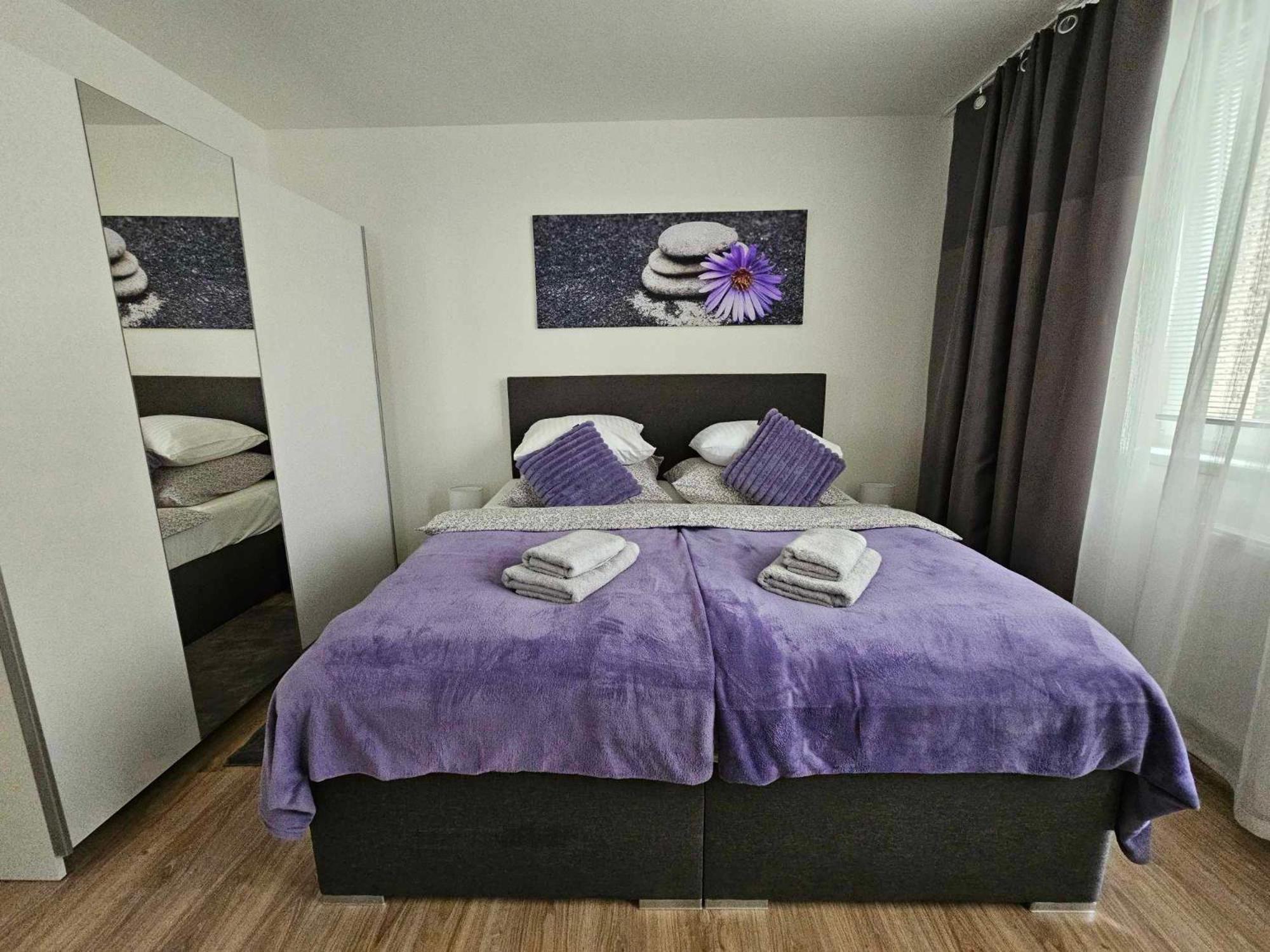 Slunny Byt V Klidne Casti Hradce Kralove - Zahrada, Parkovani Zdarma Hradec Kralove Exterior photo